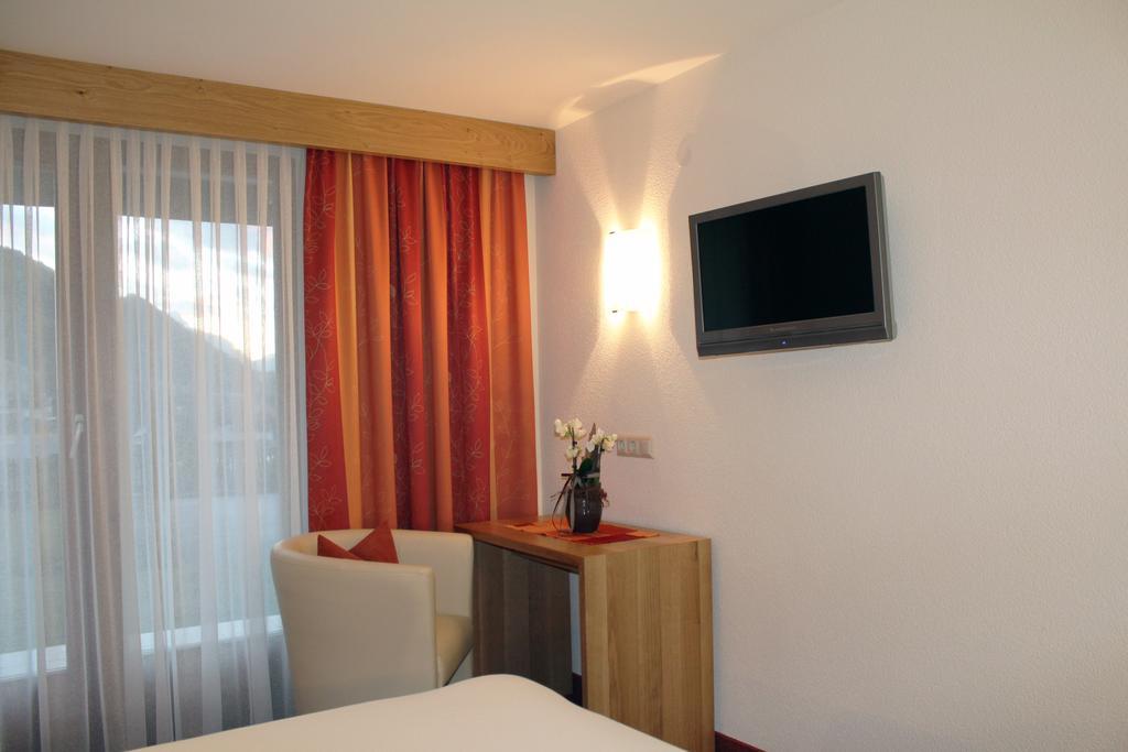 Appartements Zerzer Ried im Oberinntal Room photo