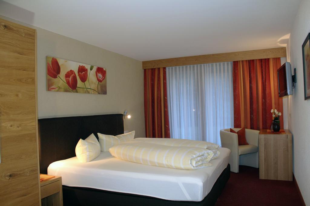 Appartements Zerzer Ried im Oberinntal Room photo